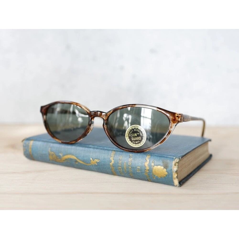 Vintage sunglasses 1990s thin cat eye Grunge Goth Alternative Y2K Korea Eyewear